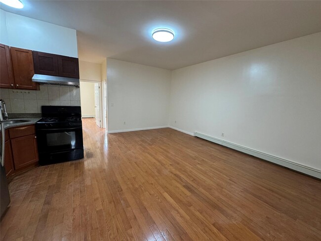 Building Photo - 454 58th St