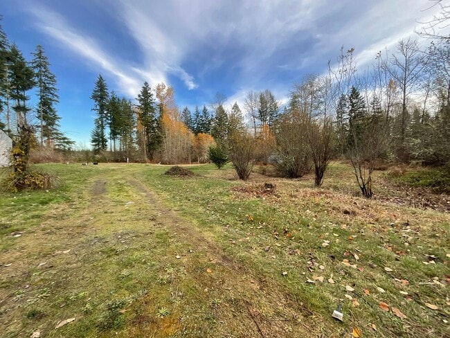 Building Photo - 5 Bedroom Home on 5 Acres!