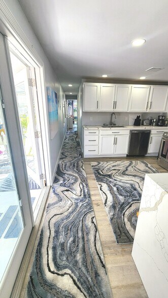 Building Photo - 21 Emily Ln