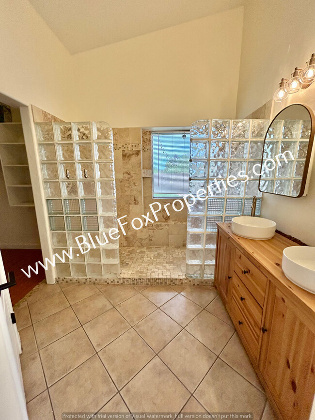 Building Photo - 7447 N Bradstreet Dr