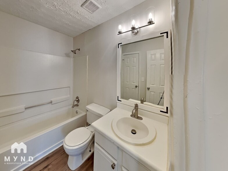 Building Photo - 107 Bridge View Dr