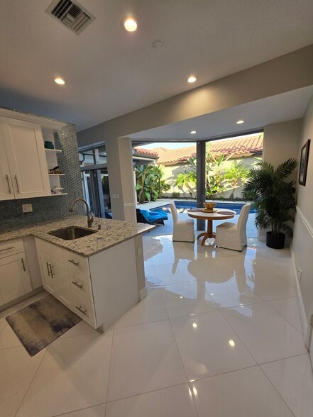 Building Photo - 23164 Via Stel