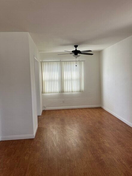 Building Photo - 5644 1/2 Kester Ave