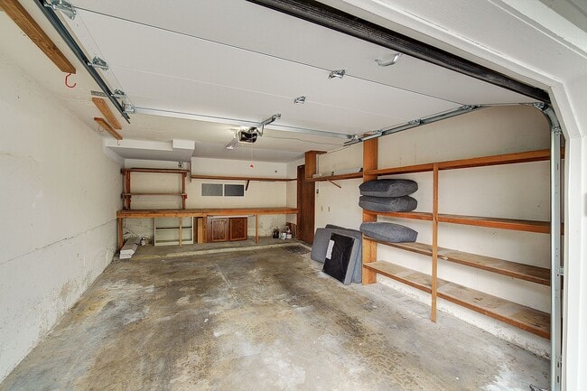 Building Photo - 2bd/2.5ba Woodinville Townhome