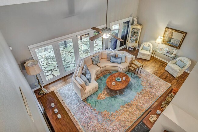 Building Photo - LUXURY 3-BEDROOM TOWNHOME IN ALAMO HEIGHTS