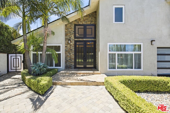 Building Photo - 8739 McLennan Ave.