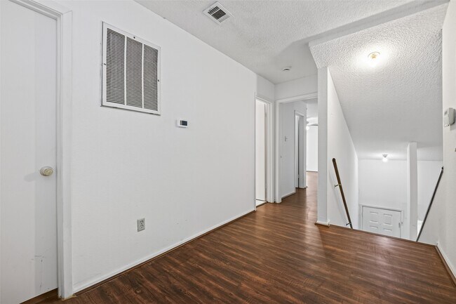 Building Photo - 9435 Pagewood Ln