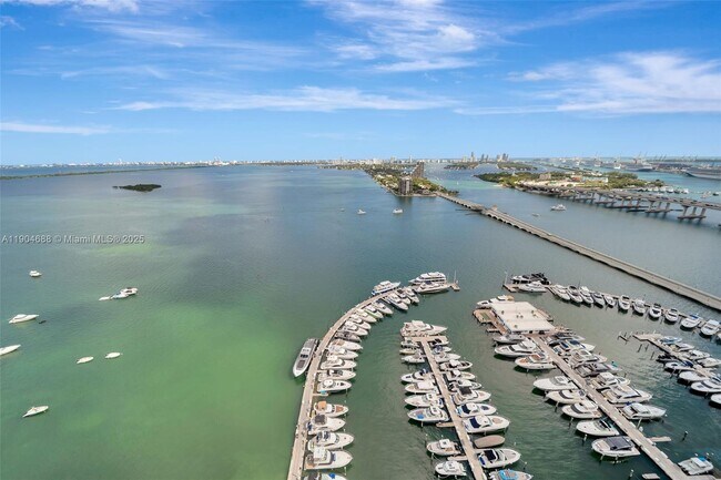 Building Photo - 1717 N Bayshore Dr