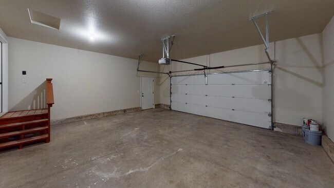 Building Photo - Gorgeous 4 Bedroom, 3 Bath Home with Attac...