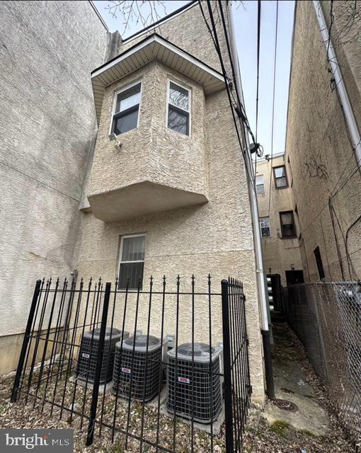 Building Photo - 1724 W Diamond St