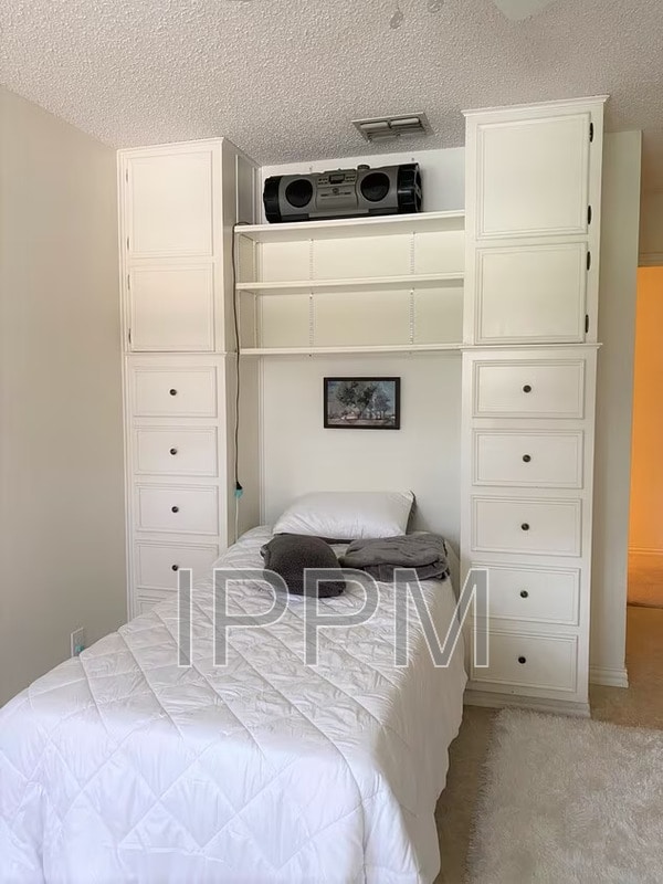 Building Photo - 5320 Guava Dr