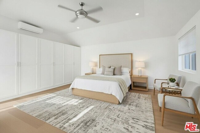 Building Photo - 743 N Orange Dr