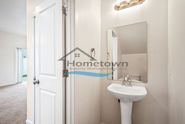 Building Photo - Townhouse Style Home with 3 Bedrooms, 2.5 Bathrooms, and a 2-Car Attached Garage Available in Coe...