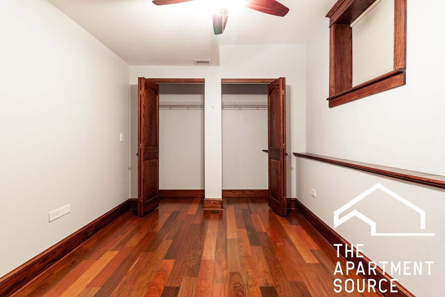 Building Photo - 1019 W Oakdale Ave