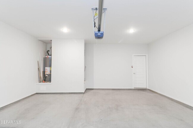 Building Photo - 12832 Haxby St
