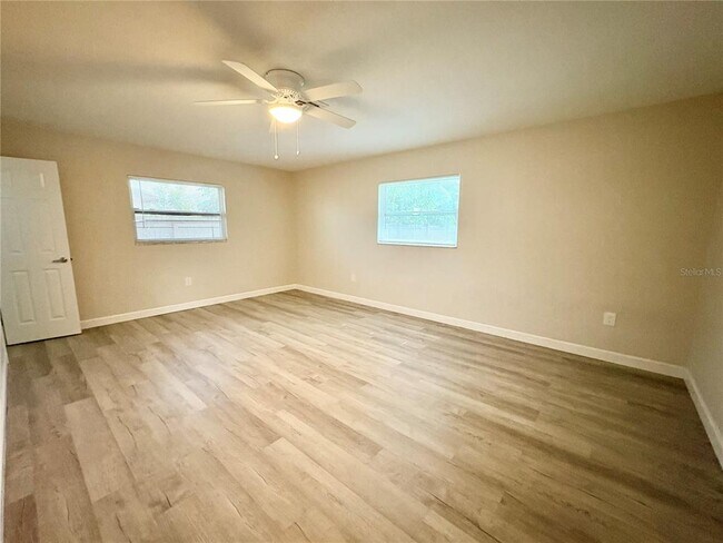 Building Photo - 3126 Shamrock Dr