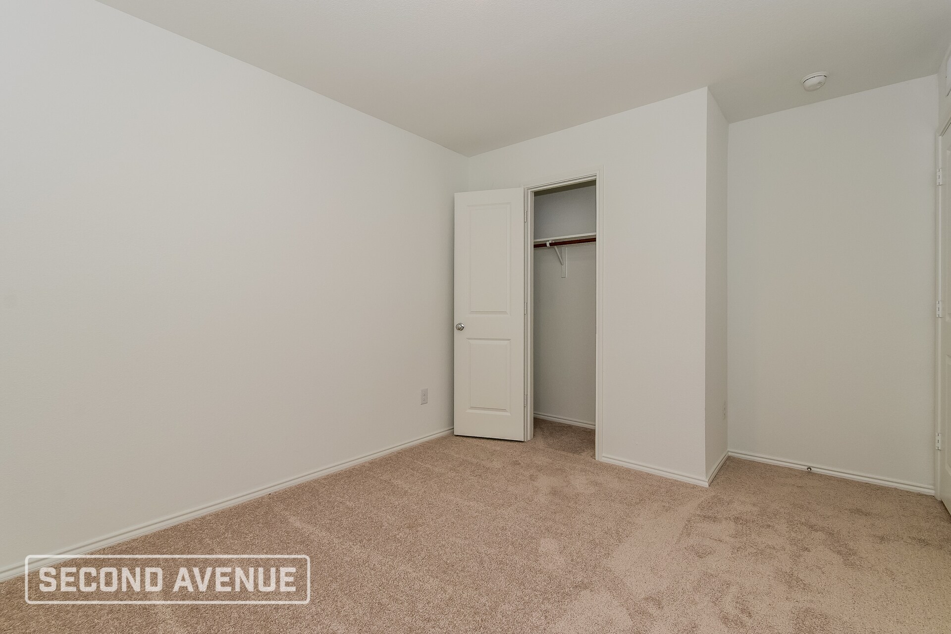 Building Photo - 1947 Aves Gln Ln