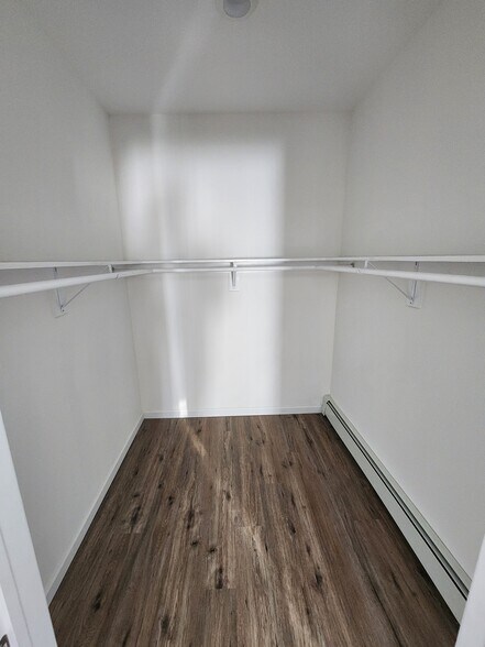 Building Photo - 344 Miltonia St