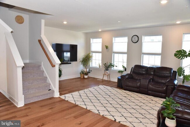 Building Photo - 214 Red Leaf Ln