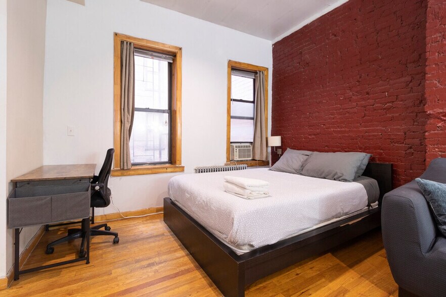 Building Photo - 329 E 94th St