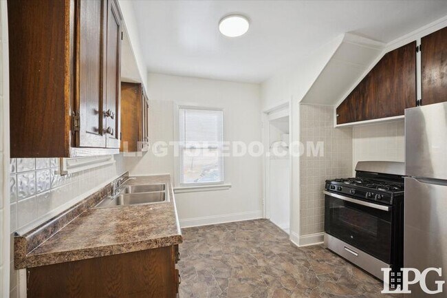 Building Photo - 5455 Douglas Rd