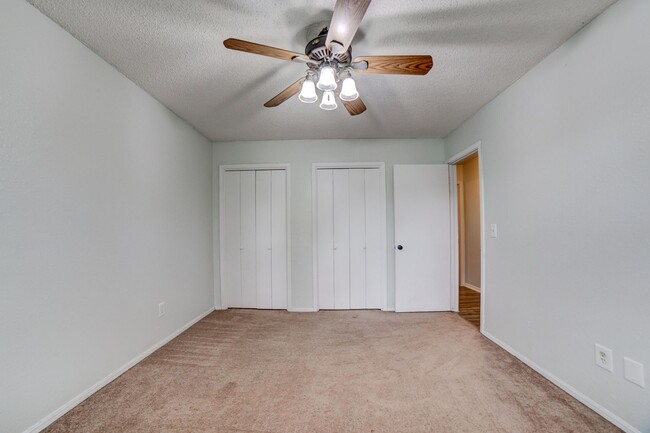 Building Photo - 3 Bed / 2 Bath in Memorial Estates!