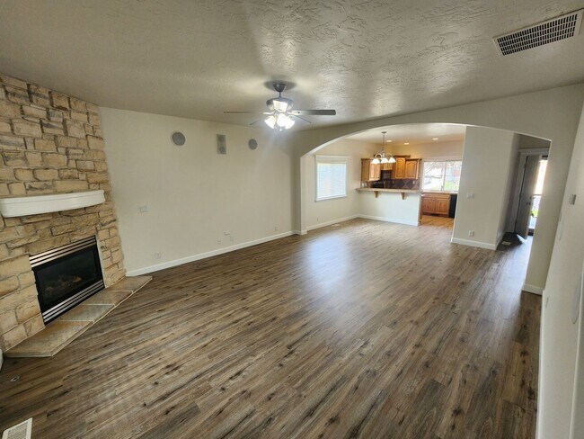 Building Photo - Remodeled 4 bedroom home