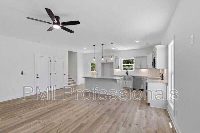 Building Photo - 408 Legends Court