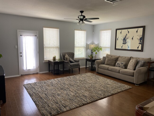 Main living area - 2202 Kuykendall