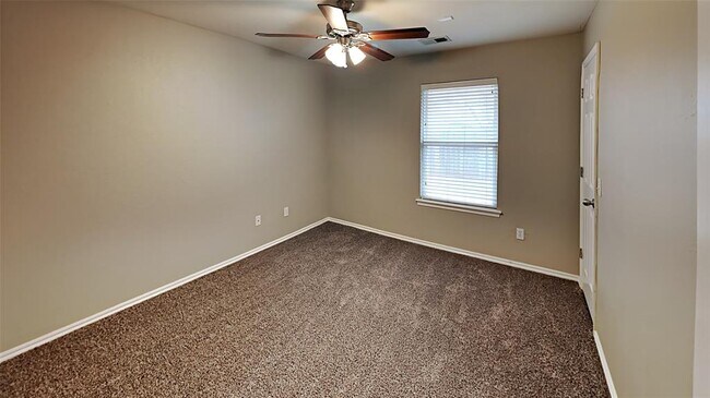 Building Photo - 2025 NW 176th Terrace