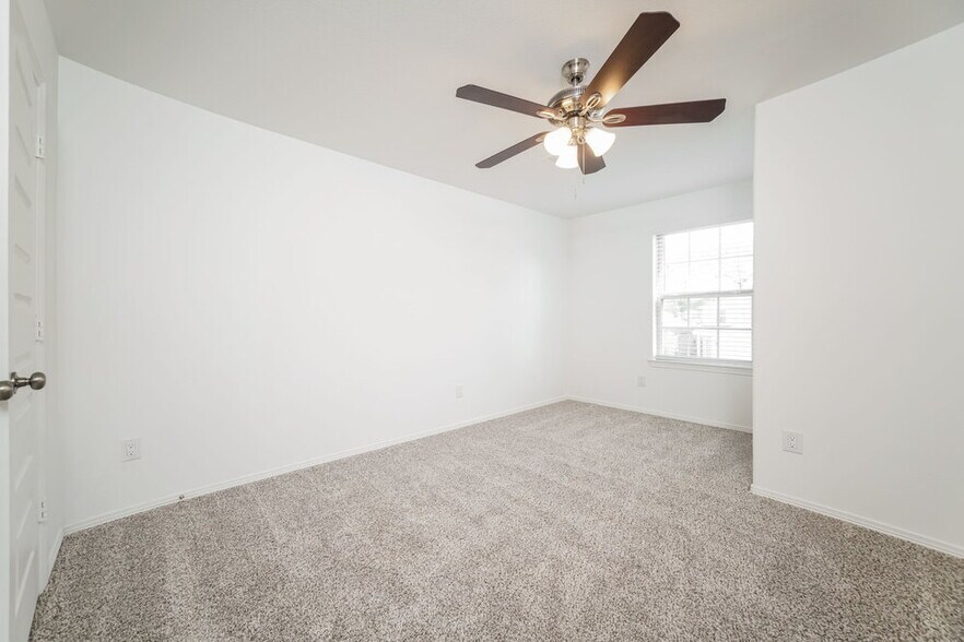 Building Photo - 16731 Rover Ln