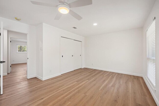 Building Photo - 7201 Chimney Corners