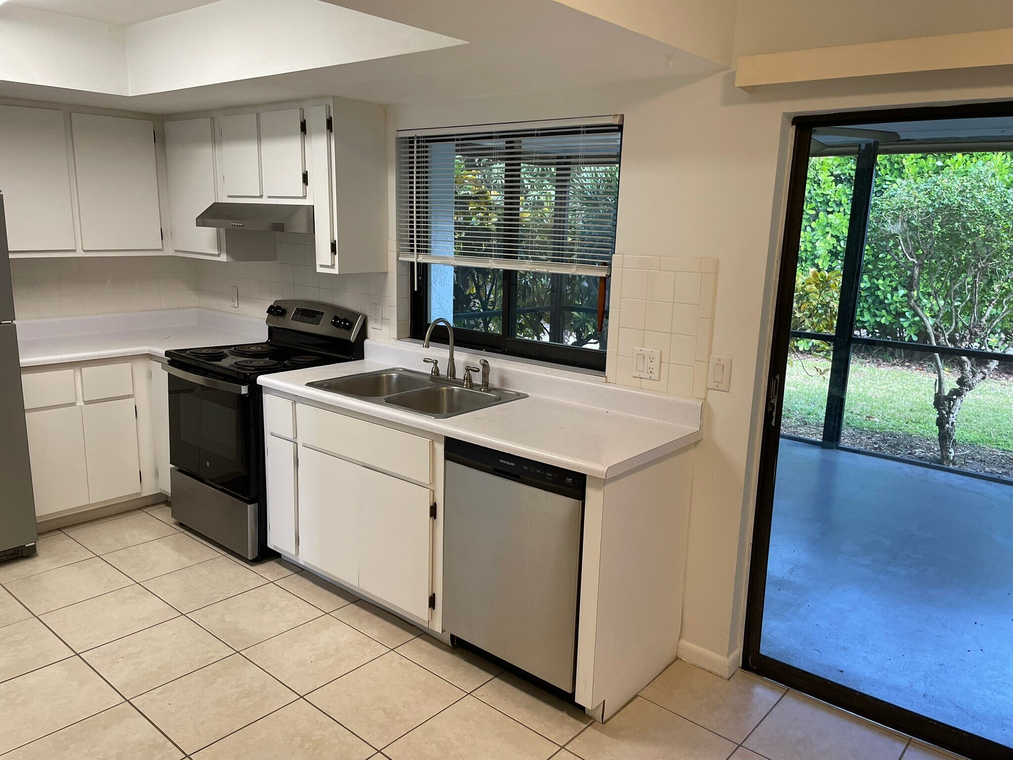 Building Photo - 10022 8th St