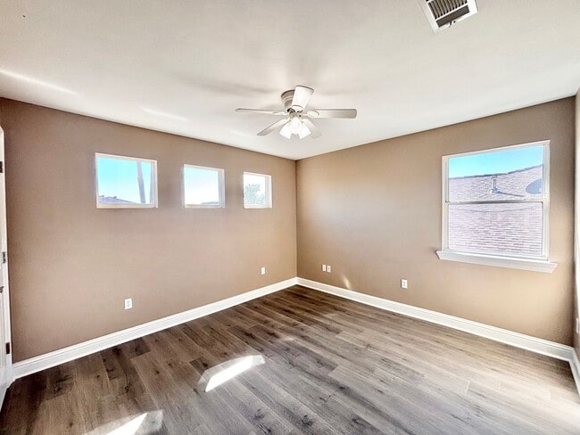 Building Photo - Stunning 5-Bedroom Home with Breathtaking Lake & Golf Course Views – Pelican Point Subdivision