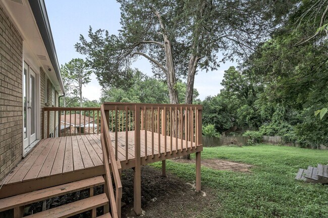 Building Photo - Incredible Fully-Updated 3 Bedroom Home wi...