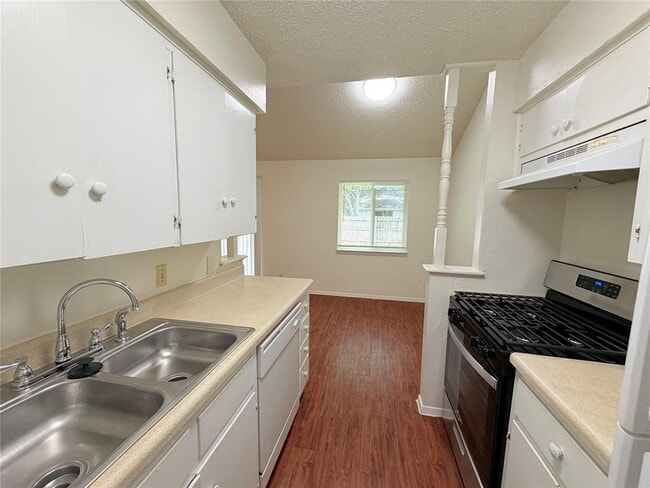 Building Photo - 5206 Village Trail