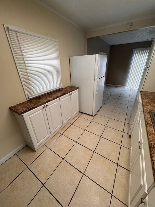 Building Photo - 3 Bedroom Home