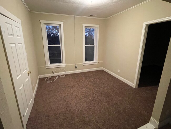 Building Photo - 826 Linwood Blvd