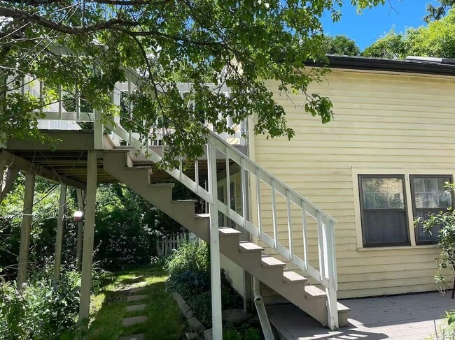 Building Photo - 172 Northwest St