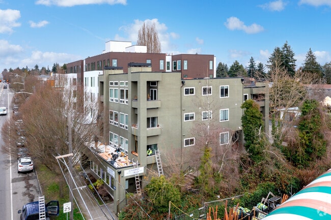 Building Photo - West Seattle Flats