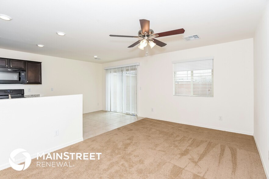 Building Photo - 1883 Metamora St