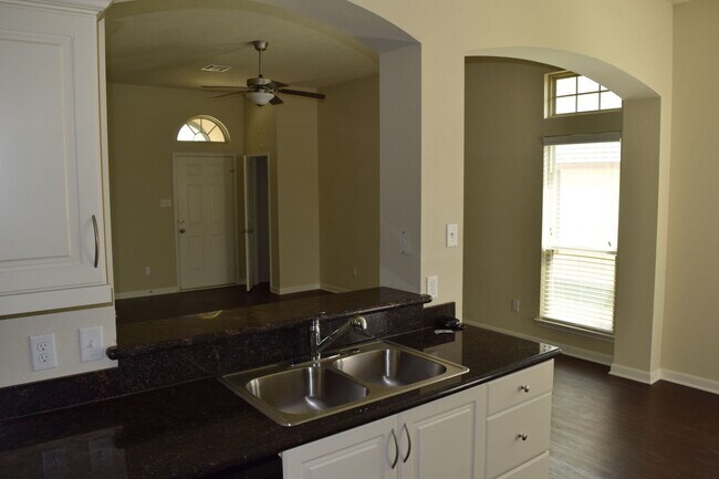 Building Photo - Stunning 3 Bed, 2 Bath in Creek Meadows!