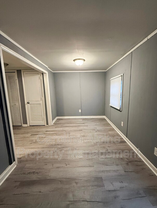 Building Photo - 109 Pine Ave