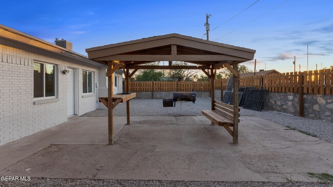Building Photo - 513 Gilmore Way