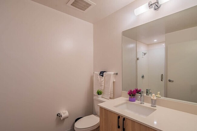 Building Photo - 700 N 4th St