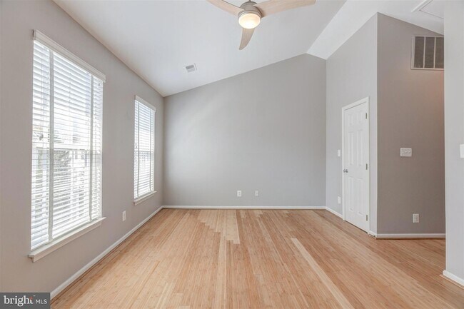 Building Photo - 5140 Donovan Dr