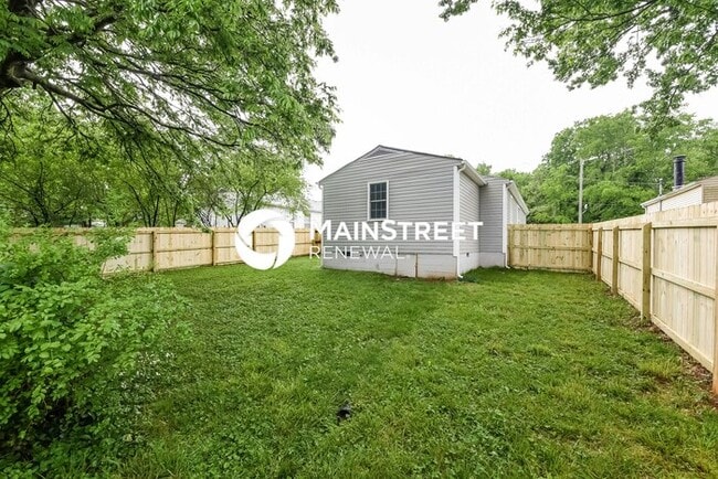 Building Photo - 4 Bedroom Pet-Friendly Home in Madison, TN with Main Street Renewal