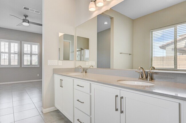 Building Photo - COMFY and NEW 3 Bedroom Home in Skye Canyon!