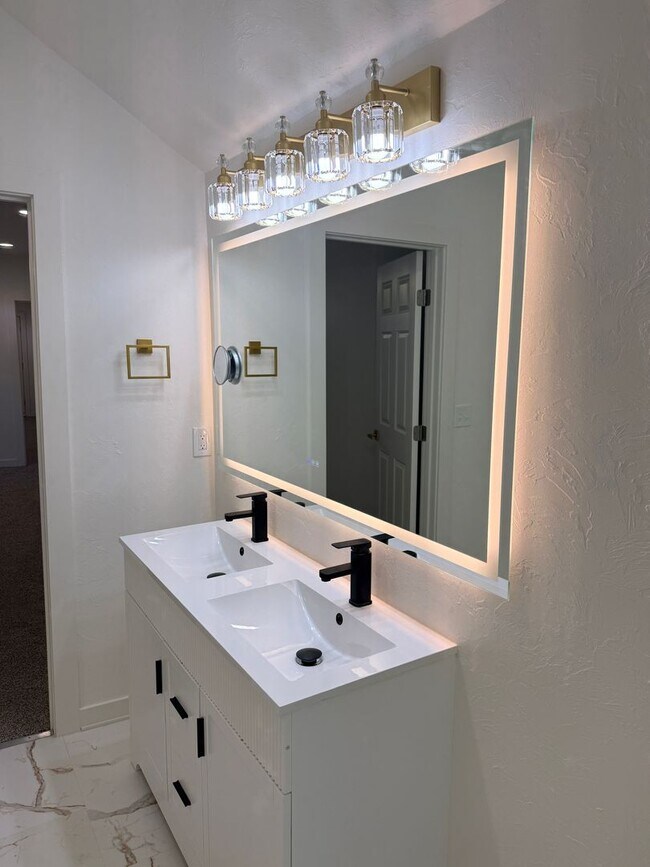 Building Photo - Cute 2 bedroom home in Prague!