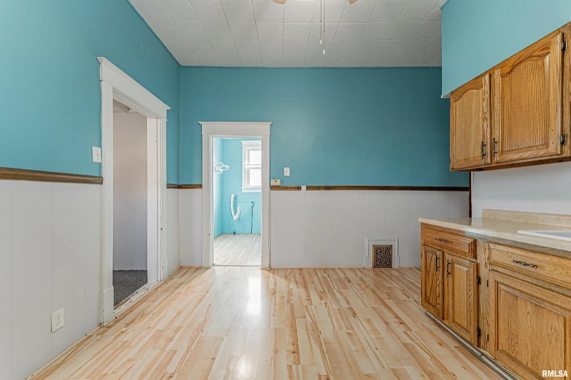 Building Photo - 130 5th St